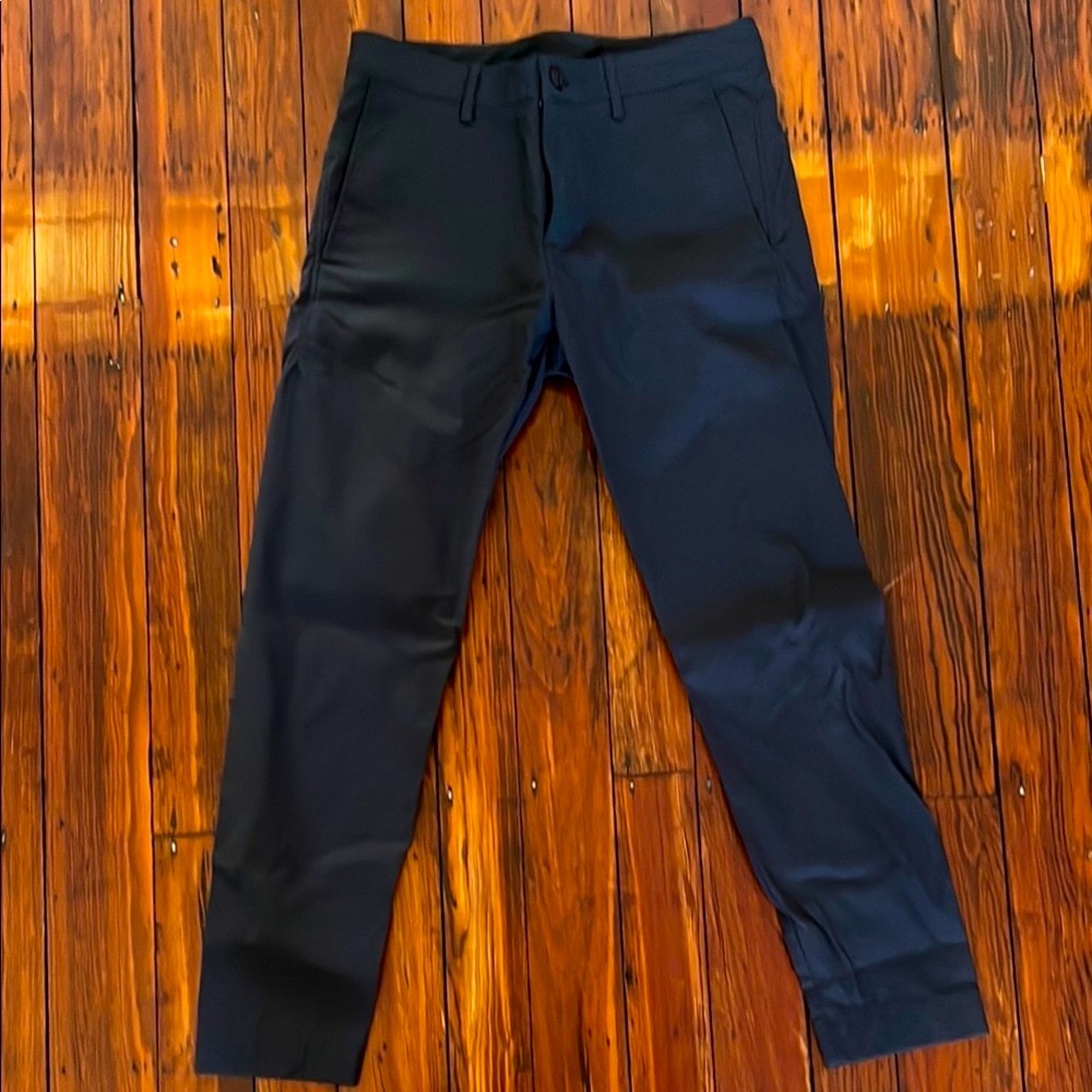 Outlier future darts in black